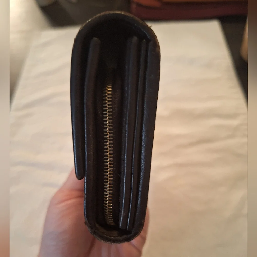 Gucci GG Canvas Continental Wallet - Picture 7 of 13